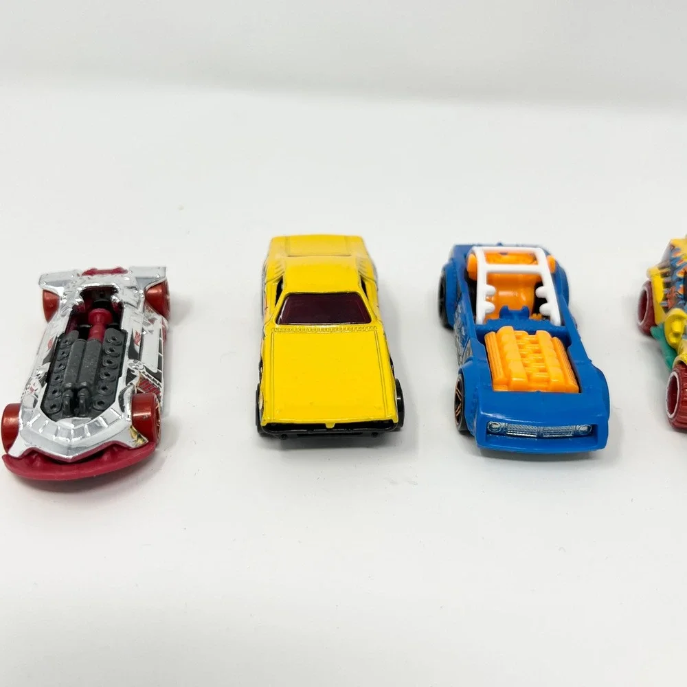 Hot‎ Wheels Mixed Diecast Toy Car Lot 18pc Race Cars Trucks Fantasy Vehicles